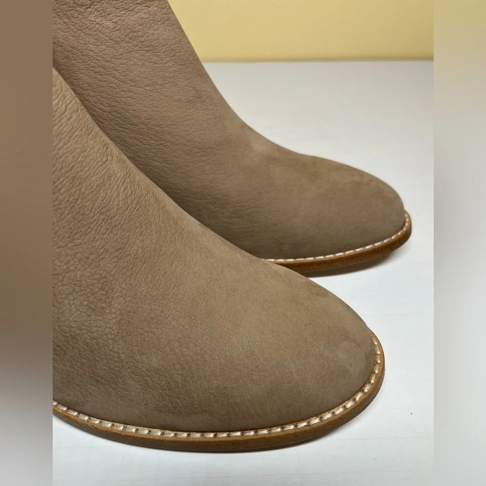 NWOT- Women’s Eileen Fisher “Bayo” Tumbled Nubuck Genuine Suede Boots -Tan -Sz 9
